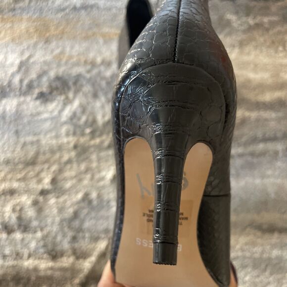 Express Black Faux Croc Print Heeled Booties Boot Shoes Womens Size 6 Christmas - Picture 8 of 8